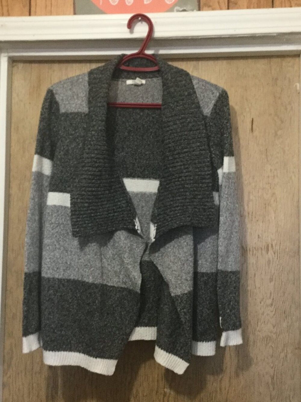 Silver Jeans open front cardigan grays and white size large measures 20 p2p